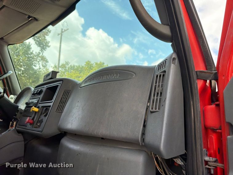 image for item FH6332 2006 International WorkStar 7400 dump truck