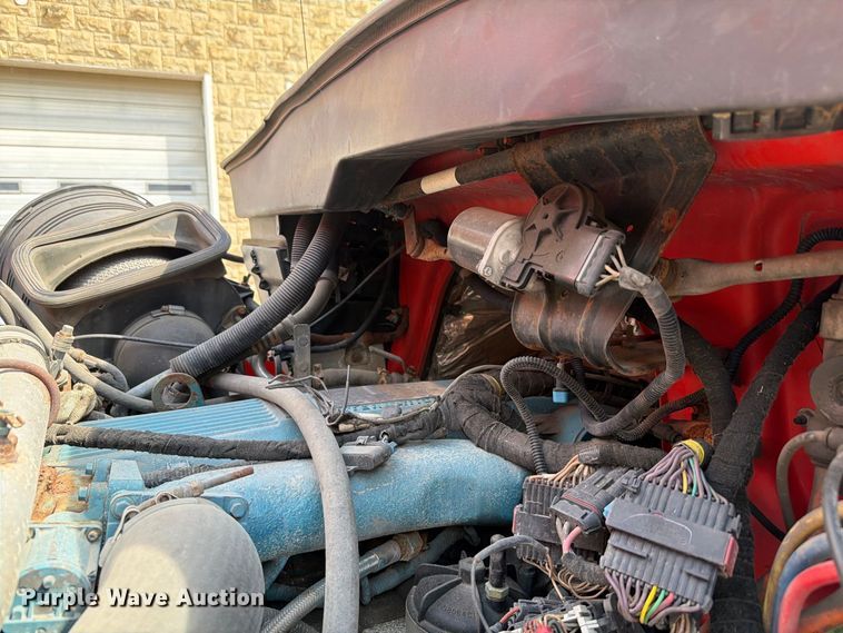 image for item FH6332 2006 International WorkStar 7400 dump truck