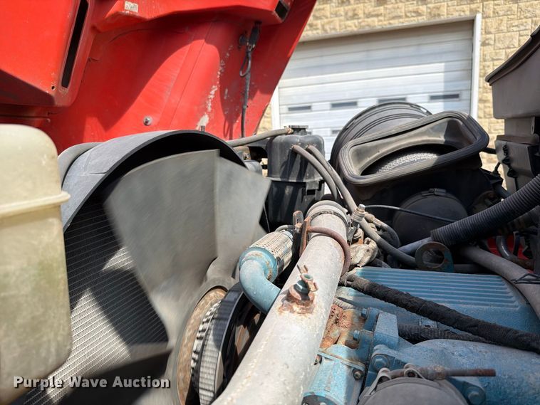 image for item FH6332 2006 International WorkStar 7400 dump truck