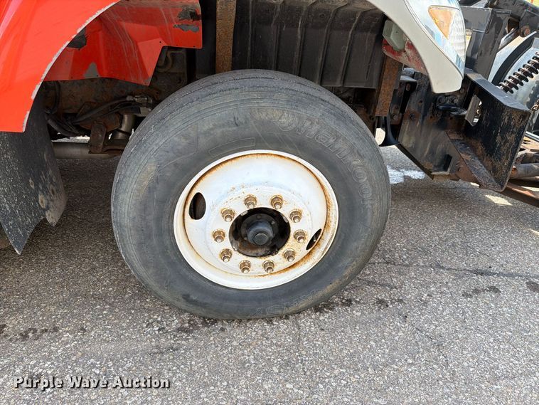 image for item FH6332 2006 International WorkStar 7400 dump truck