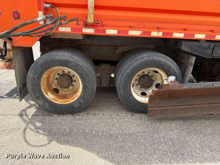 image for item FH6332 2006 International WorkStar 7400 dump truck