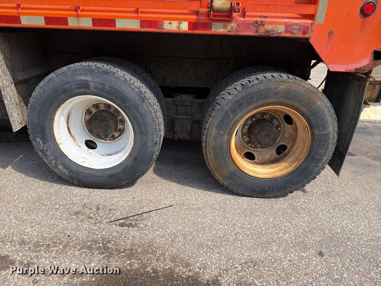 image for item FH6332 2006 International WorkStar 7400 dump truck