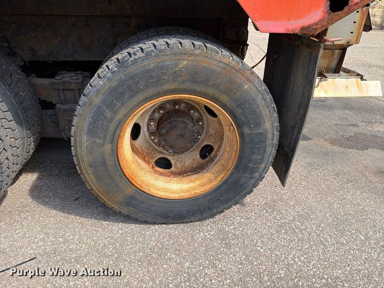 image for item FH6332 2006 International WorkStar 7400 dump truck