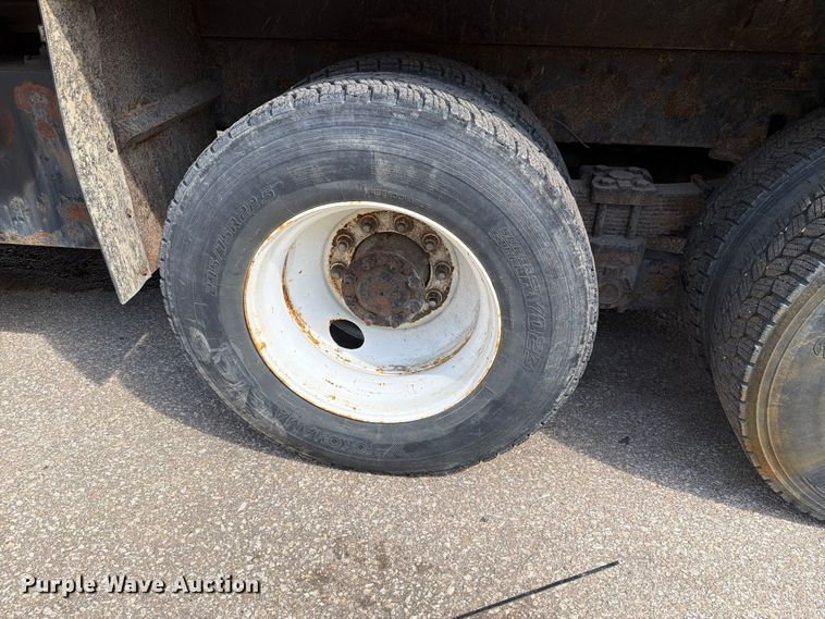 image for item FH6332 2006 International WorkStar 7400 dump truck