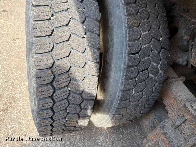 image for item FH6332 2006 International WorkStar 7400 dump truck