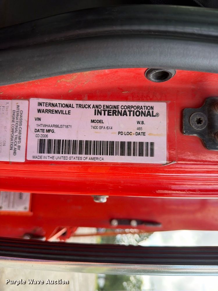 image for item FH6332 2006 International WorkStar 7400 dump truck
