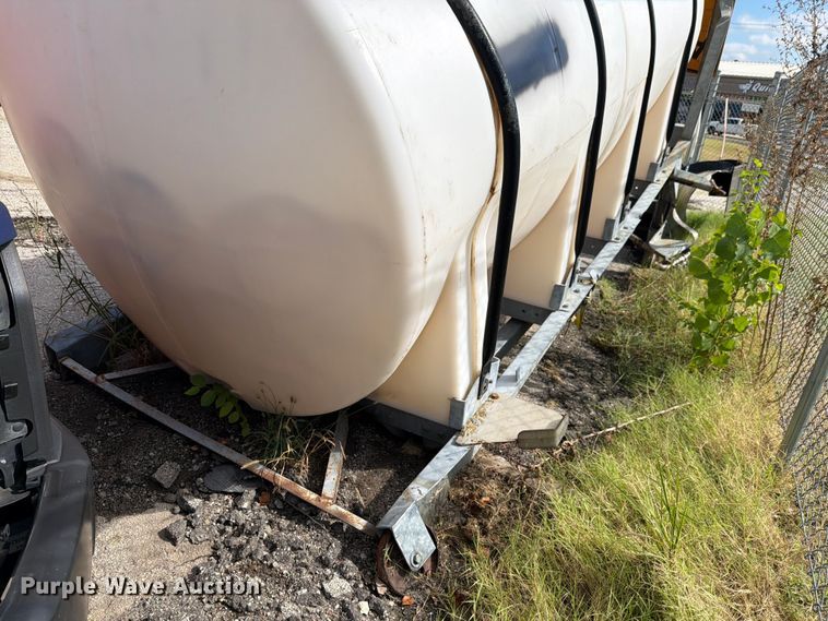 image for item FH6333 925 gal poly tank Poly tank