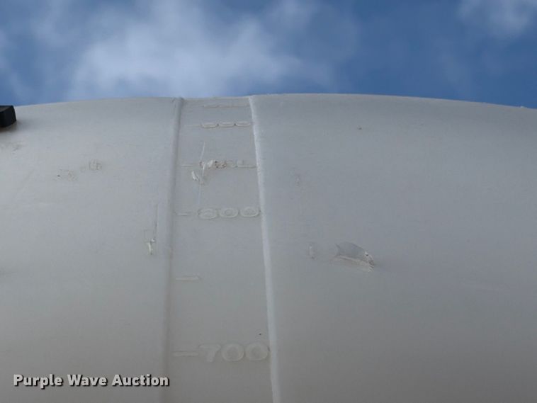image for item FH6333 925 gal poly tank Poly tank