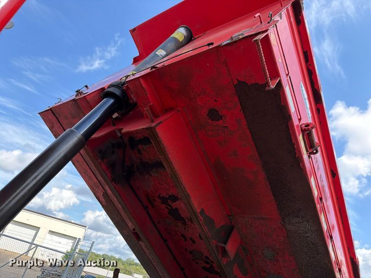 image for item FH6335 2009 Sterling L7500 Series dump truck