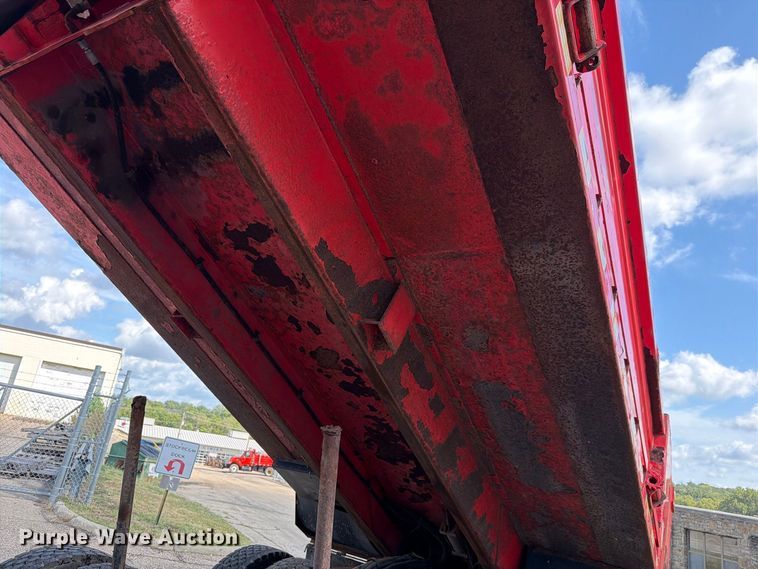 image for item FH6335 2009 Sterling L7500 Series dump truck
