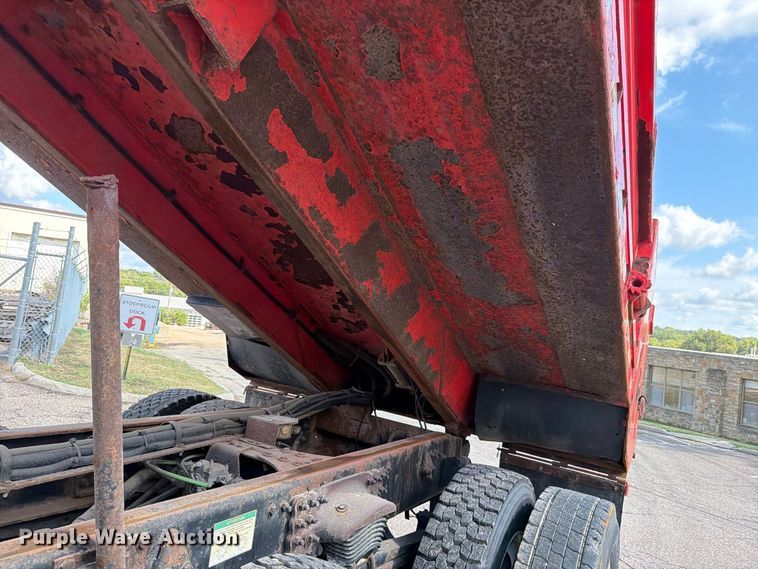 image for item FH6335 2009 Sterling L7500 Series dump truck
