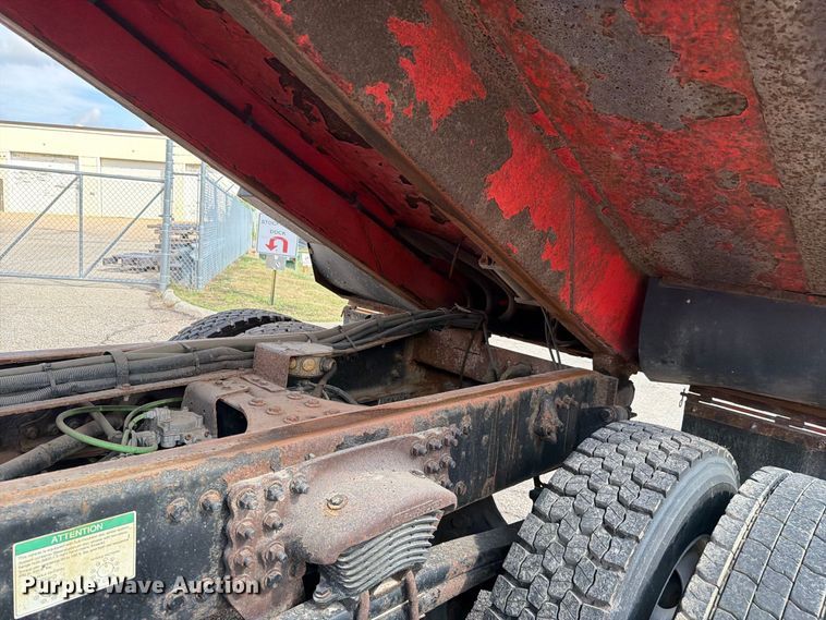 image for item FH6335 2009 Sterling L7500 Series dump truck