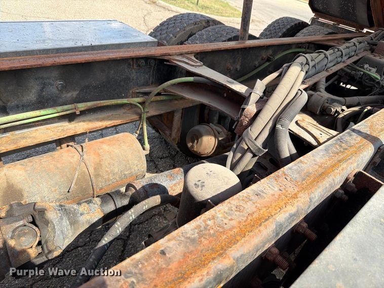 image for item FH6335 2009 Sterling L7500 Series dump truck