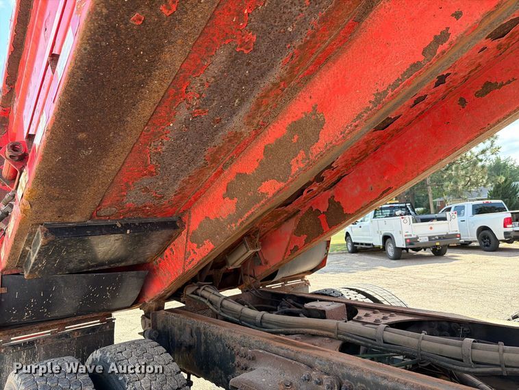 image for item FH6335 2009 Sterling L7500 Series dump truck