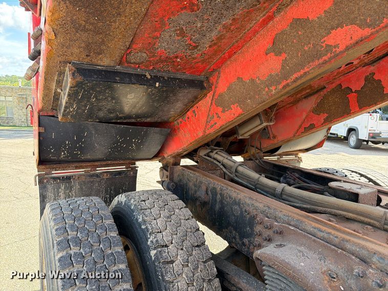 image for item FH6335 2009 Sterling L7500 Series dump truck