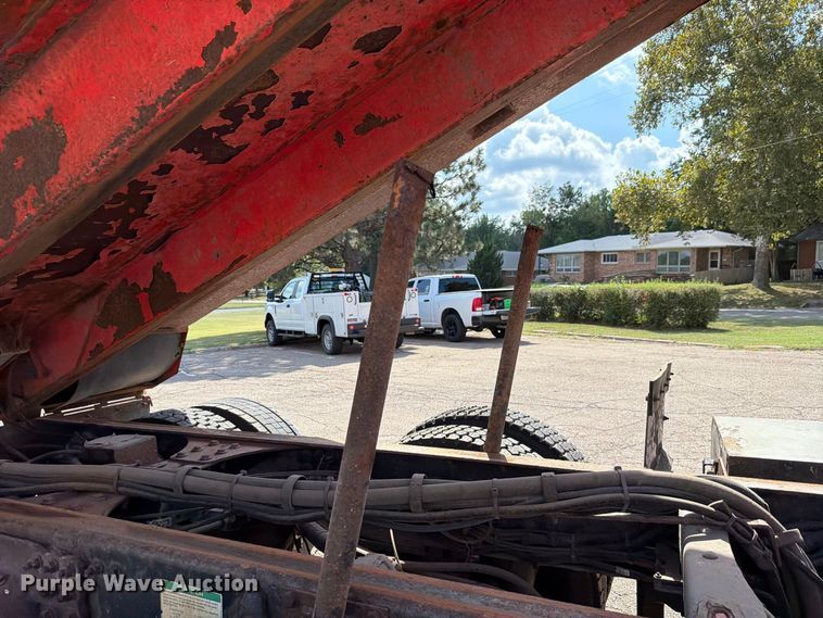 image for item FH6335 2009 Sterling L7500 Series dump truck