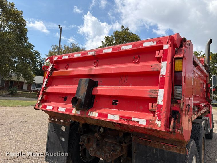 image for item FH6335 2009 Sterling L7500 Series dump truck