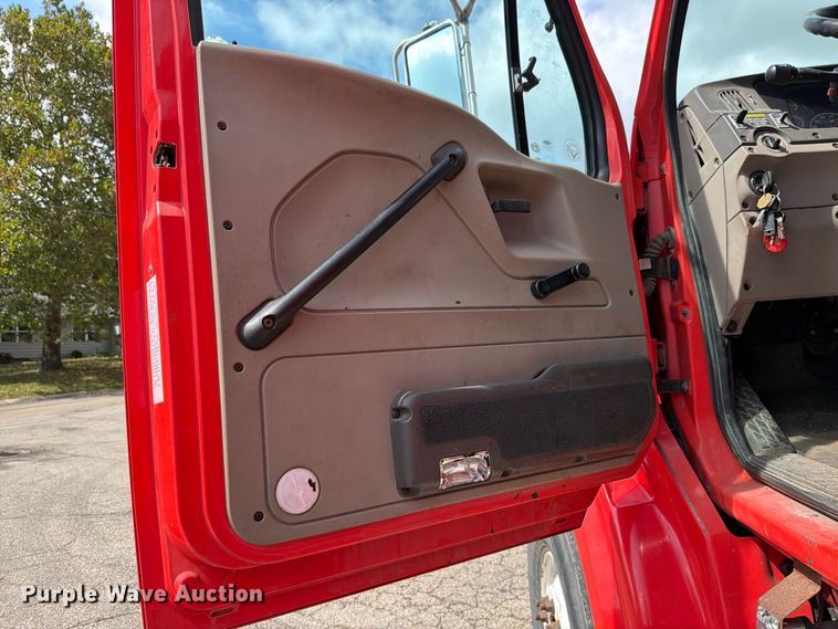 image for item FH6335 2009 Sterling L7500 Series dump truck