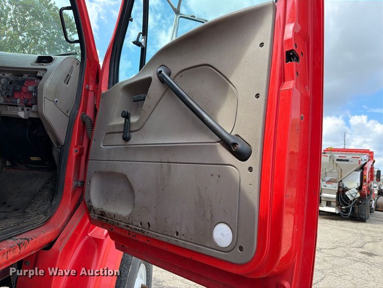 image for item FH6335 2009 Sterling L7500 Series dump truck