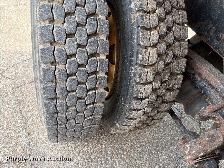 image for item FH6335 2009 Sterling L7500 Series dump truck