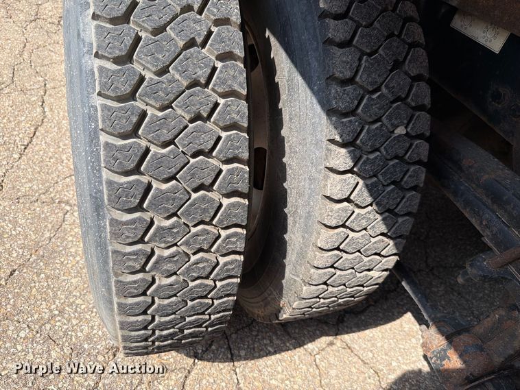 image for item FH6335 2009 Sterling L7500 Series dump truck