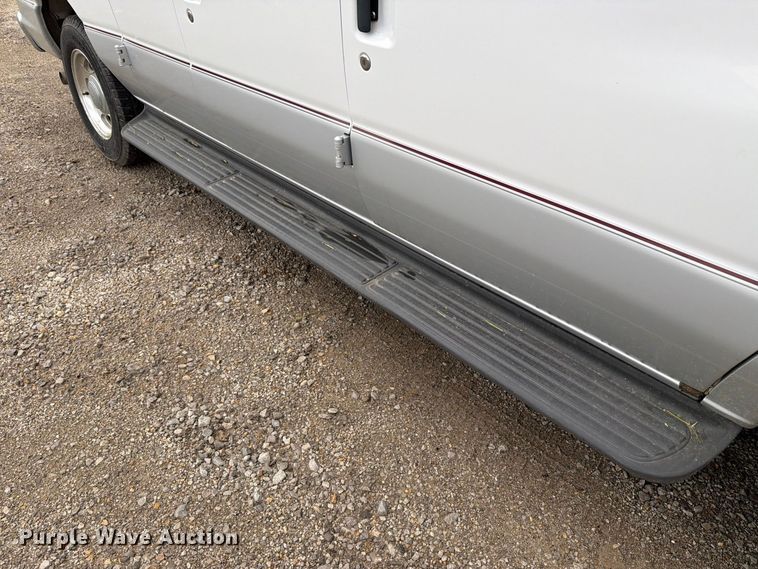 image for item FH6337 2007 Ford Econoline van