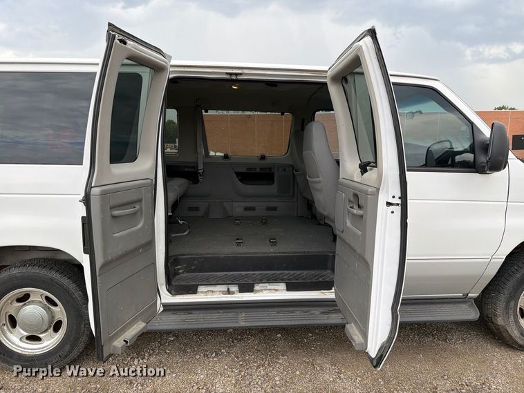 image for item FH6337 2007 Ford Econoline van