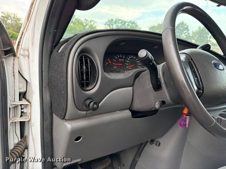 image for item FH6337 2007 Ford Econoline van
