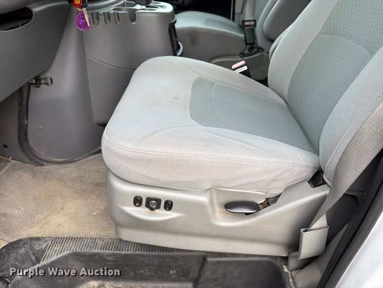 image for item FH6337 2007 Ford Econoline van