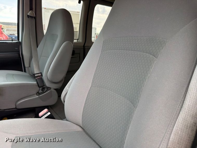 image for item FH6337 2007 Ford Econoline van