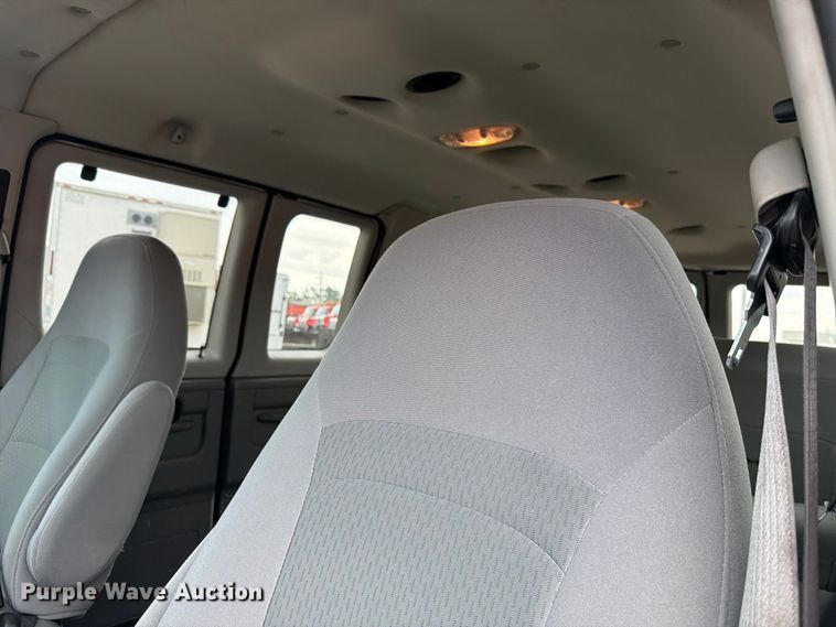 image for item FH6337 2007 Ford Econoline van