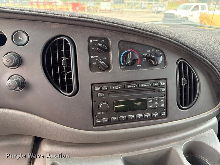image for item FH6337 2007 Ford Econoline van