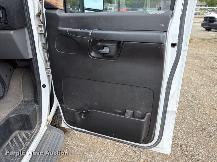 image for item FH6337 2007 Ford Econoline van