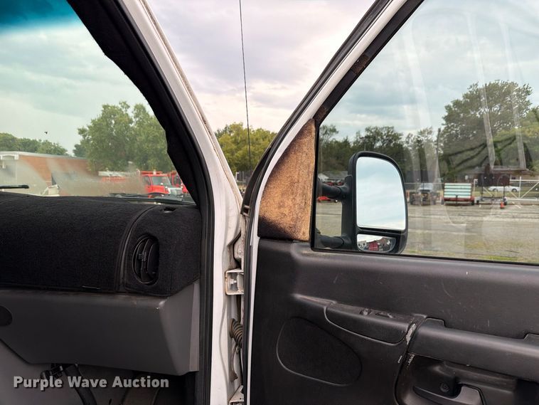 image for item FH6337 2007 Ford Econoline van