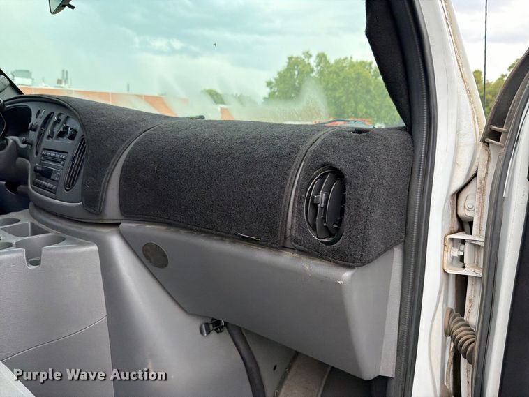 image for item FH6337 2007 Ford Econoline van