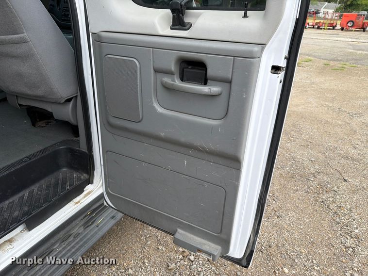 image for item FH6337 2007 Ford Econoline van