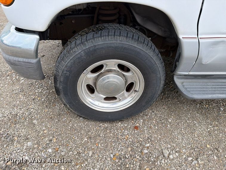 image for item FH6337 2007 Ford Econoline van