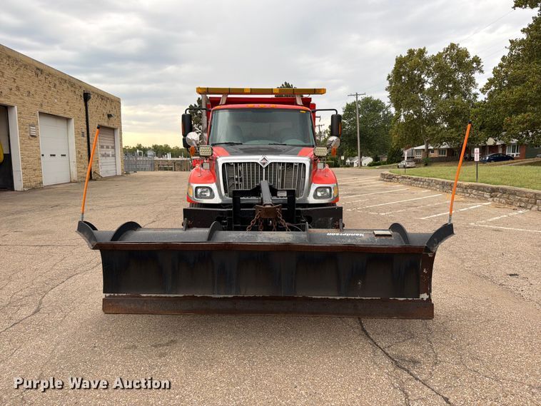 image for item FH6338 2007 International 7400 dump truck