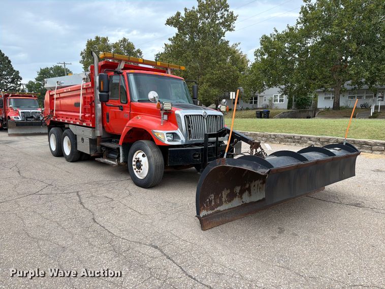 image for item FH6338 2007 International 7400 dump truck