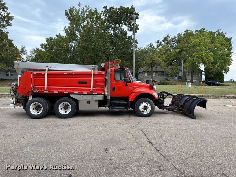 image for item FH6338 2007 International 7400 dump truck
