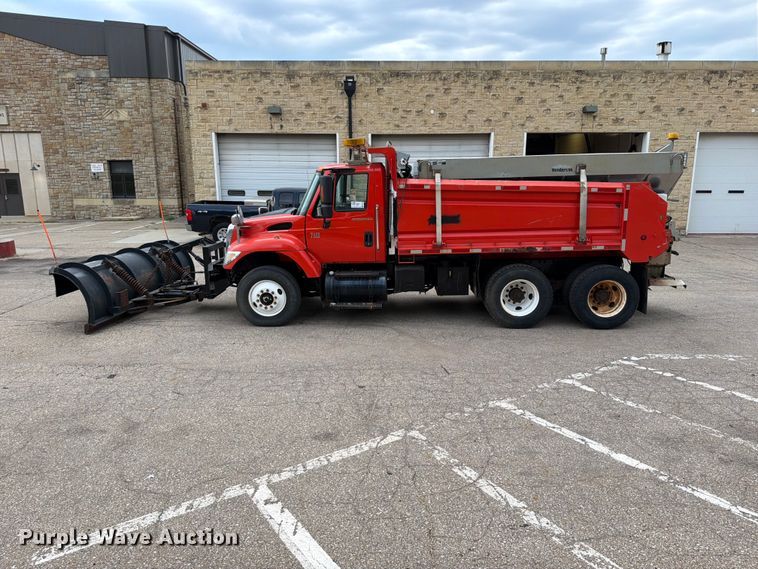 image for item FH6338 2007 International 7400 dump truck