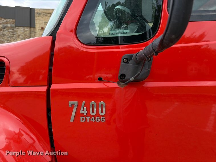 image for item FH6338 2007 International 7400 dump truck