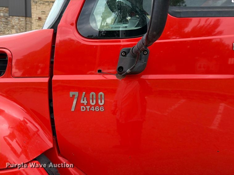 image for item FH6338 2007 International 7400 dump truck