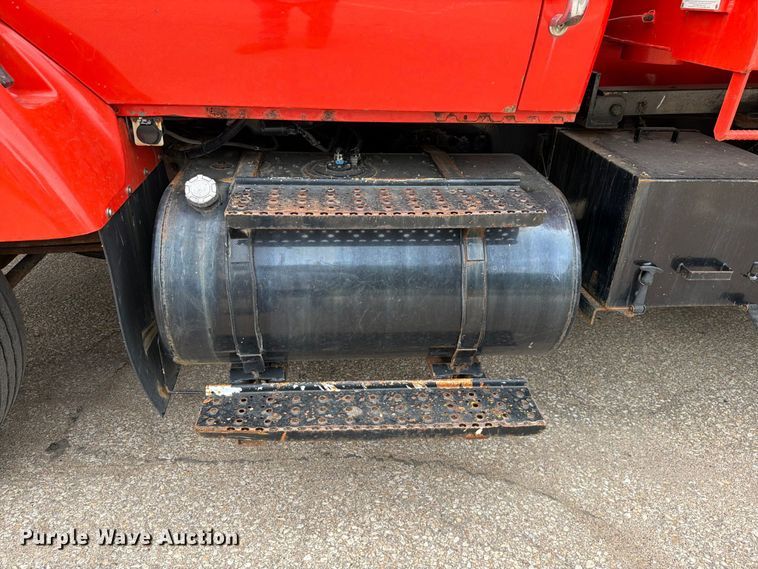 image for item FH6338 2007 International 7400 dump truck
