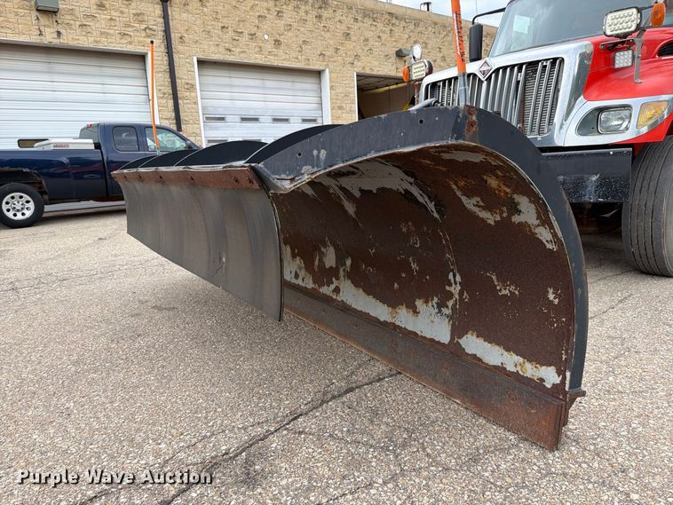 image for item FH6338 2007 International 7400 dump truck