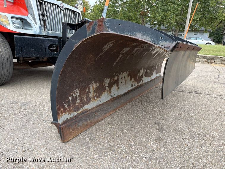 image for item FH6338 2007 International 7400 dump truck