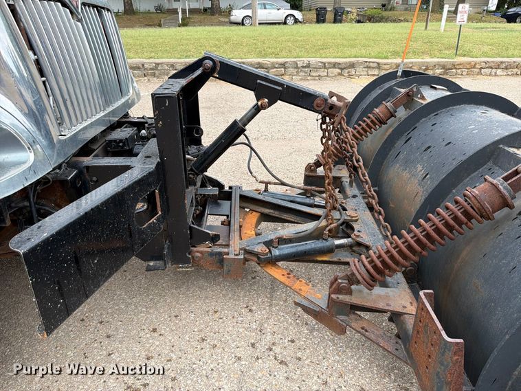 image for item FH6338 2007 International 7400 dump truck