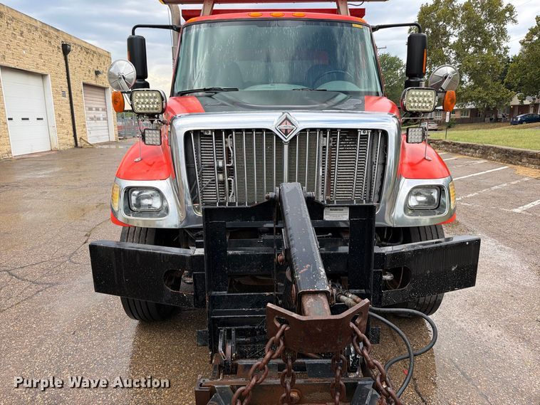 image for item FH6338 2007 International 7400 dump truck