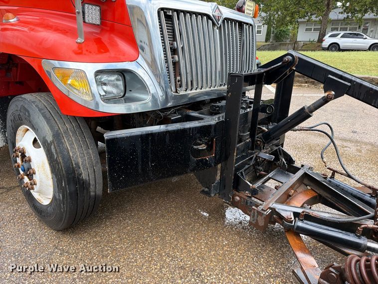 image for item FH6338 2007 International 7400 dump truck