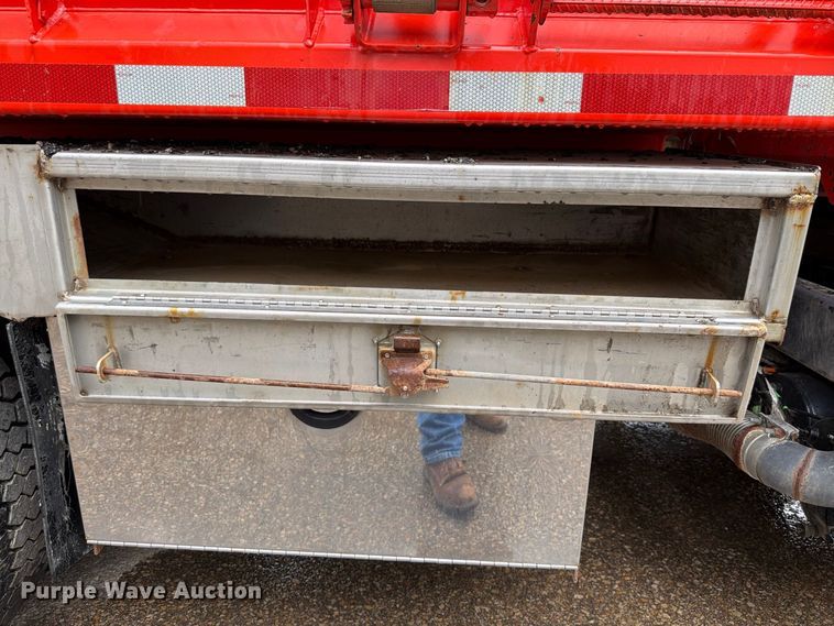 image for item FH6338 2007 International 7400 dump truck